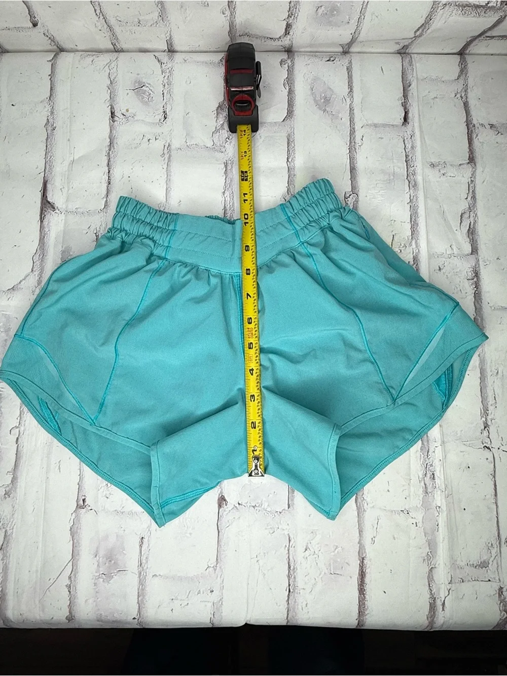 Lululemon Womens Hotty Hot Low Rise Lined Shorts 4” Size 2 Turquoise Running Gym